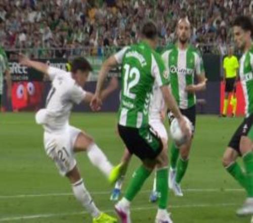 皇馬電臺怒批：巴薩發揮糟糕能輕松獲點，皇馬100%點球卻被漏判