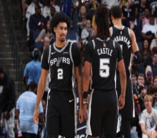 解說：馬刺有文班又不只有文班今天這場(chǎng)球給出近乎完美的答案