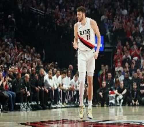 克林根：要帶著文班出戰(zhàn)的活力而戰(zhàn)今天就知道他是否會(huì)上場(chǎng)了