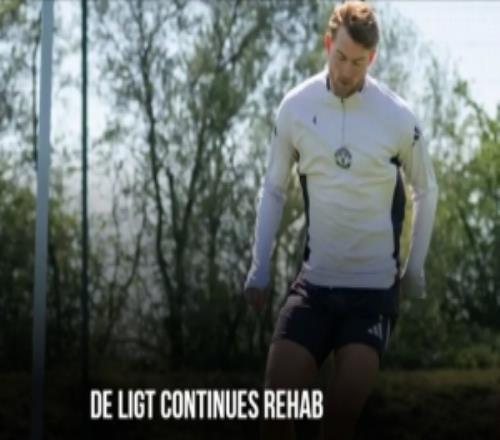 曼聯(lián)官方：德里赫特在卡靈頓進行單人訓練，他專注于徹底康復