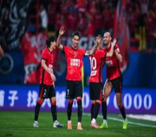 先赛5分领跑！蓉城40浙江8轮7胜1平韦林顿传射费利佩韦世豪破门