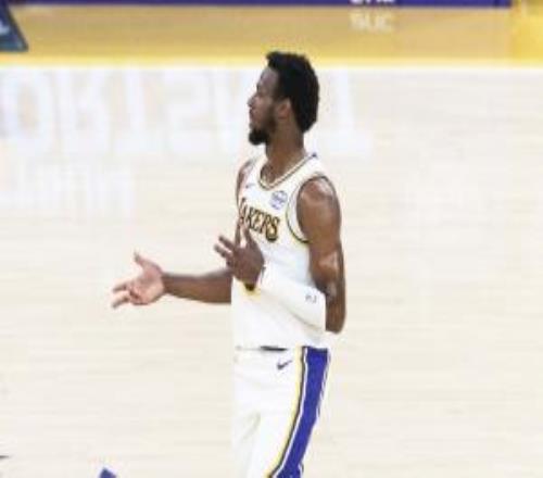 太子给力表现！布朗尼替补连砍5分火箭替补11中1合计仅得3分