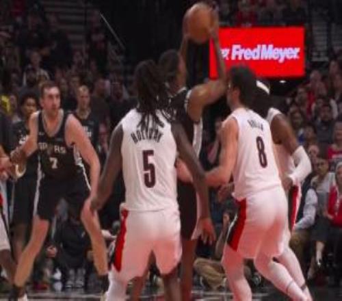 福克斯打到阿夫迪亞面部被吹進攻犯規(guī)暴怒還吃T！馬刺挑戰(zhàn)成功