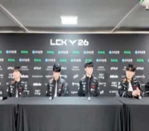 Tom：李知?jiǎng)捉叹毷侵袉纬錾?，可以給Faker很多幫助