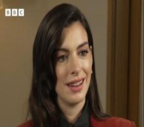 槍迷！安妮海瑟薇：我爸先粉上了阿森納，我們有一支偉大的球隊