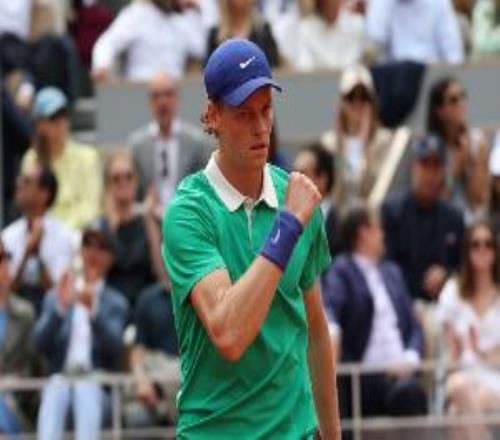 機(jī)會(huì)來了阿卡因傷退出法網(wǎng)，辛納僅差法網(wǎng)冠軍即可完成全滿貫