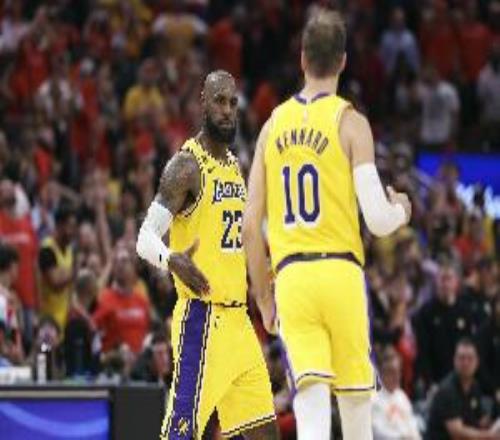 詹姆斯：東里受傷對(duì)我們所有人都充滿挑戰(zhàn)我們努力迅速解決問(wèn)題