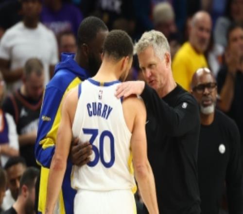 加内特：当库追科三人在附加赛拥抱后属于勇士的王朝将结束了