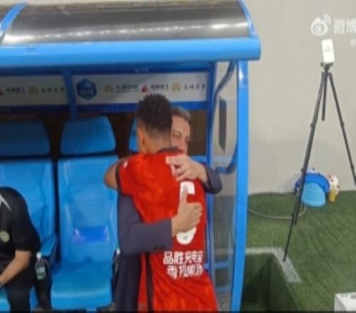 故人相見！茹薩賽前特意找羅斯擁抱，兩人曾在海港共事