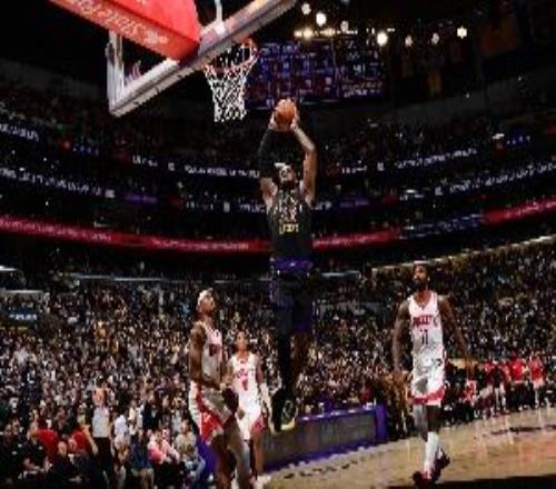 滑天下之大稽！22年乌度卡对库里守沉退26年对詹姆斯上包夹