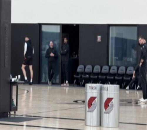 老熟人好久不見！阿爾德里奇出現在開拓者的訓練場