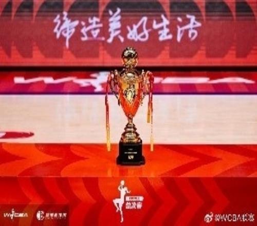 獎杯已就位！巔峰對決今夜見證新的榮耀誕生！