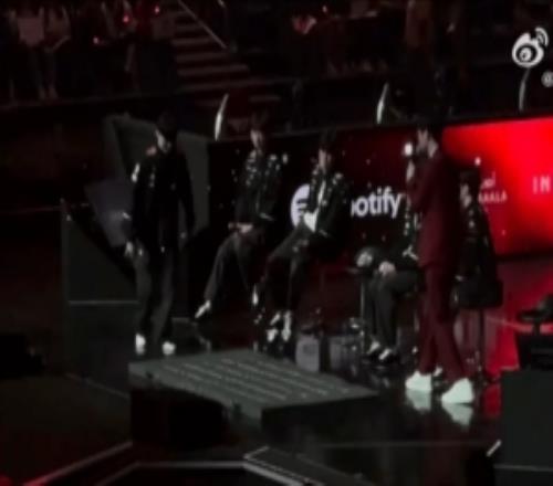 寶刀未老！T1主場Faker大秀身手，連續(xù)三次前滾翻引全場歡呼