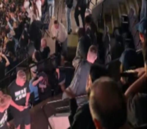 “神同步”！掘金森林狼最后時(shí)刻爆發(fā)沖突看臺(tái)球迷也在拳腳相向