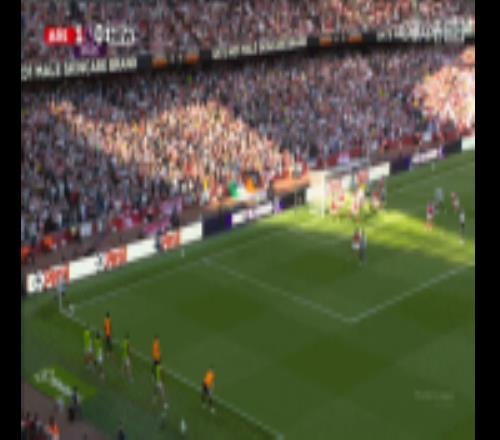 惊险！托纳利禁区外远射在空中突然变向，拉亚将球神勇扑住后没收