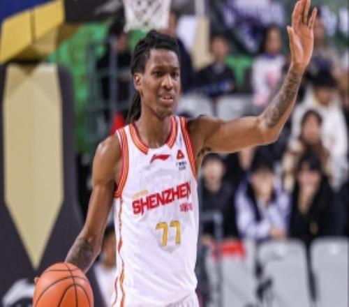 直播吧：史密斯來(lái)深圳前有“刻板印象”球隊(duì)也考慮過(guò)季中裁掉他