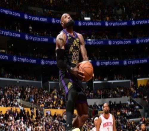 馬健：詹姆斯41歲的表現(xiàn)地球上無人能及他一直走在上坡的路上