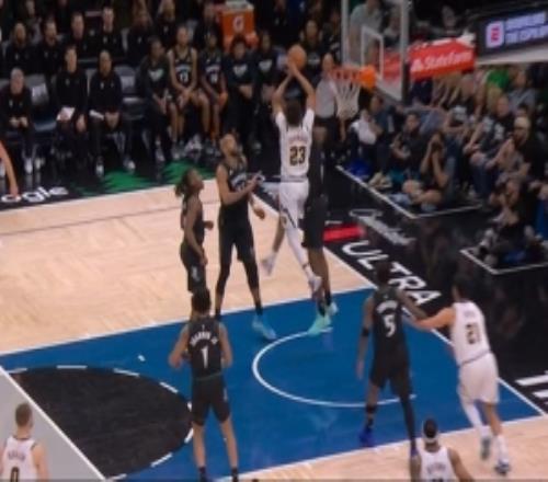 維持原判！卡梅隆約翰遜切入欲隔扣被里德犯規森林狼挑戰失敗