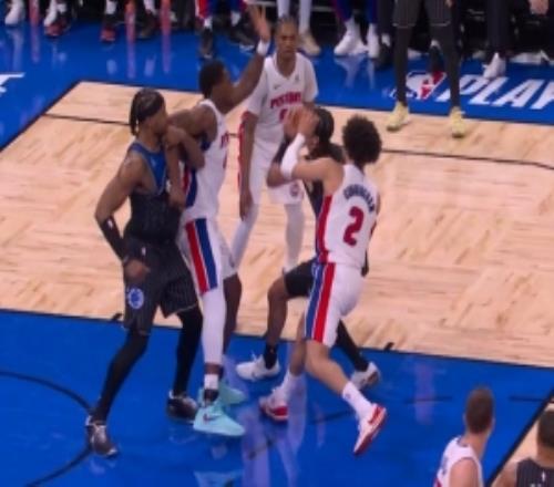 血賺！布萊克打進加罰活塞挑戰成功改判小卡特犯規在先&進球無效