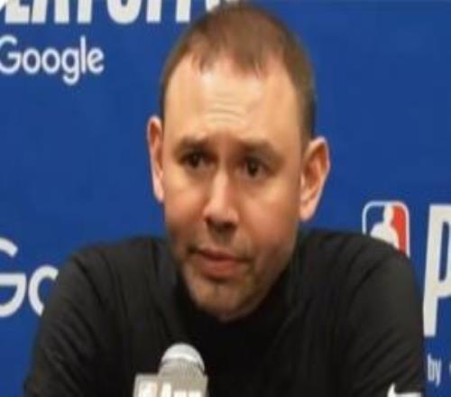 阿德?tīng)柭磫?wèn)記者：你覺(jué)得我們今天不夠努力我們輸在進(jìn)攻太差