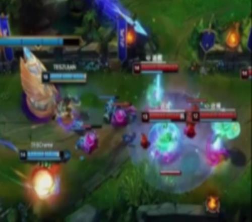 根本保不??！LPL賽事高光：ZUIAN萬軍叢中取敵將首級