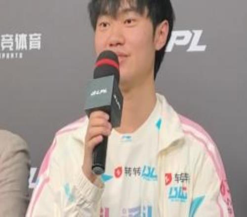 Knight：因?yàn)槭俏蚁瘸鲇⑿?，沒什么可以Counter的就選了沙皇