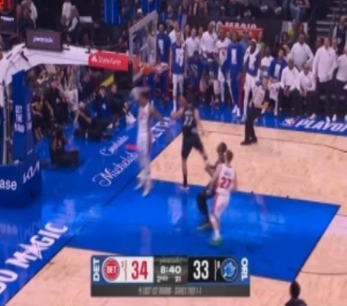 底特律二人轉(zhuǎn)！許爾特穿針引線連送妙傳哈里斯打2+1后再秀暴扣