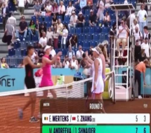 張帥梅爾滕斯02安德列娃施耐德，無(wú)緣WTA1000馬德里站女雙八強(qiáng)