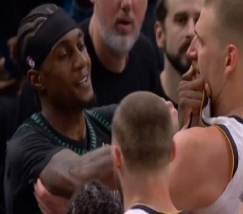 媒體人：麥丹最后一攻沒必要這是在羞辱對手挨揍活該