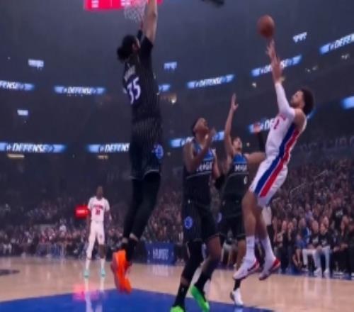 萬軍之中取上將首級！坎寧安持球強(qiáng)攻在3人合圍下拋投打成2+1