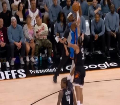 統(tǒng)治！亞歷山大再度搶斷反擊暴扣隨后祭出神之武器壓哨中投命中