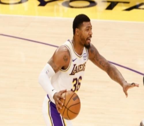 阿里納斯：對(duì)斯瑪特真是又愛又恨他總愛玩花的有時(shí)卻真能傳過去