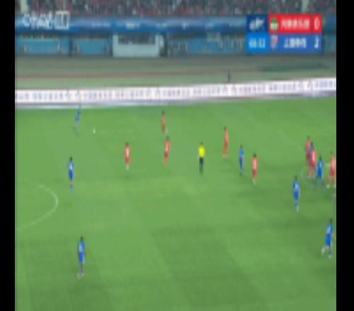 申花30領(lǐng)先河南！蓋伊搶在王國(guó)明身前捅射破門(mén)，VAR判罰有效