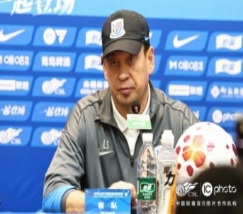 斯卢茨基赛后：上半场很幸运把握住点球机会，下半场全队表现出色