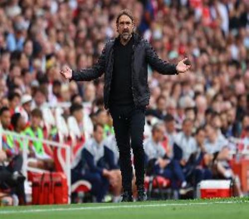 法爾克：球員有些緊張，他們不習慣在9萬名觀眾前踢歐冠級別比賽