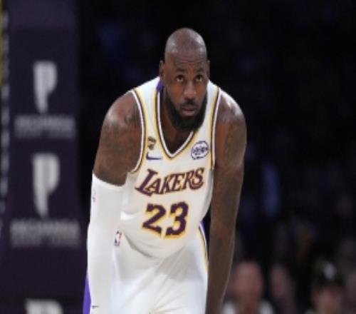 未能橫掃火箭！詹姆斯：今晚的問題出現(xiàn)在進(jìn)攻端而非防守端