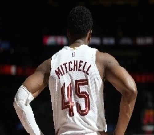 季后賽絕無(wú)留力可言！騎士晉級(jí)需要米切爾承擔(dān)責(zé)任&重拾殺手本色