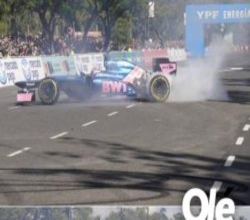 號召力驚人！科拉平托阿根廷路演吸引多達(dá)50萬人，現(xiàn)場F1燒胎炫技