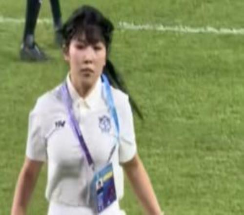 最亮麗風(fēng)景線！粵超肇慶美女隊醫(yī)引熱議