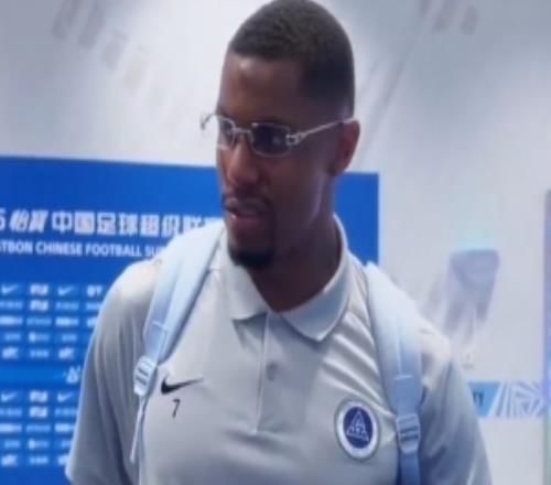 韋斯利：取得勝利能給我們帶來信心，每天我都在嘗試幫助奧烏蘇