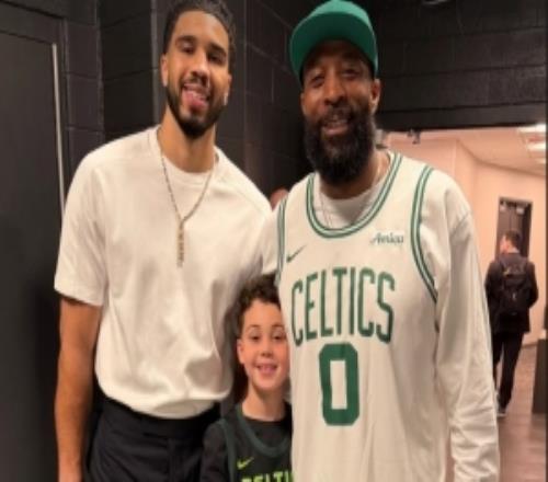 塔圖姆父親曬與兒子&孫子三代同框照3人年齡分別是47歲28歲8歲