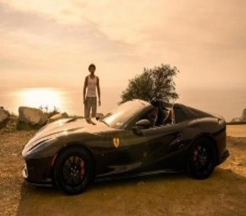 速度與激情！本西蒙斯的日常生活曬法拉利座駕！