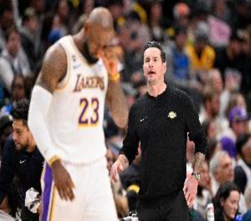 美記：雷迪克趕緊換下詹姆斯吧東契奇受傷的教訓還歷歷在目呢