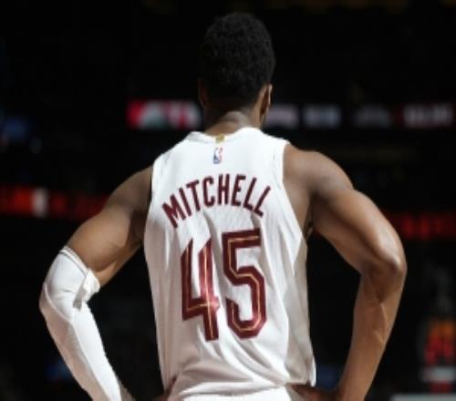 徹底迷失！多諾萬米切爾全場夢游24中6拿到20分6板有4失誤