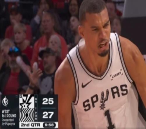 一飛沖天！文班亞馬接球順下騰空暴起單臂炸扣