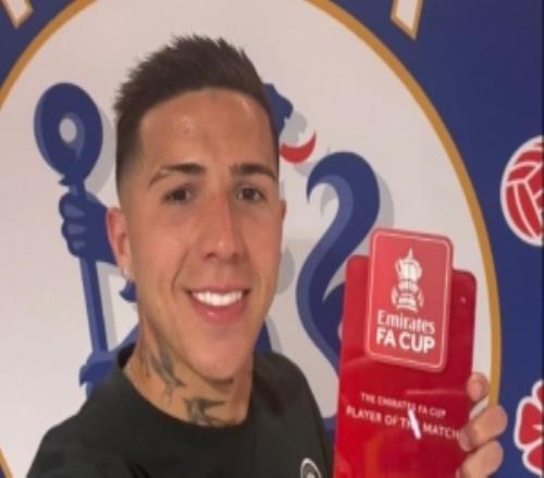 打進(jìn)制勝球！切爾西官方曬恩佐拿到足總杯全場(chǎng)最佳的照片