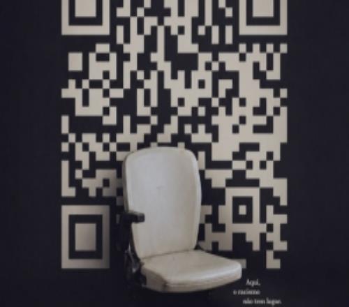 表明態(tài)度！因球迷種族歧視，科林蒂安永久拆除球場的一個座椅