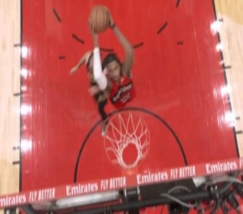 一飛沖天！博伊爾斯反擊暴扣猛龍繼續(xù)迫近比分打停騎士