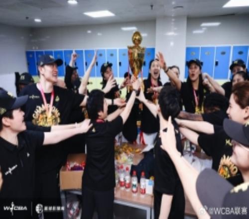 塵埃落定，舉杯同慶！所有的汗水與熱淚，都在此刻化為圓滿