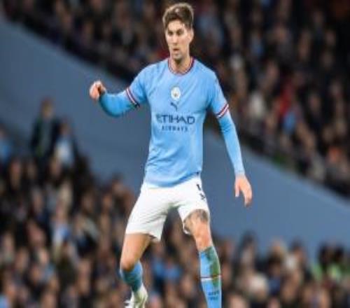 TA谈曼城后场球员未来：斯通斯阿克大概率离队特拉福德未来成疑